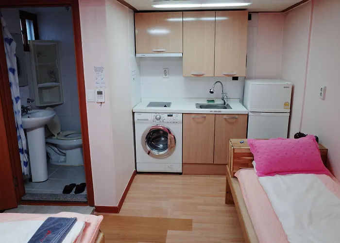 Hostal Bong Backpackers *