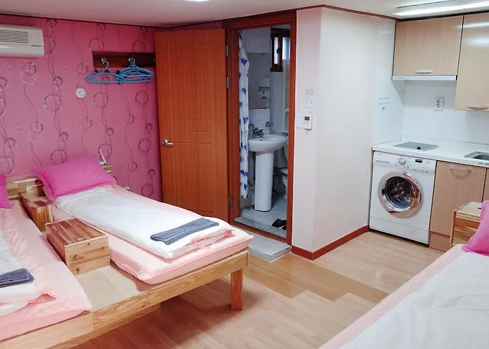Hostal Bong Backpackers *